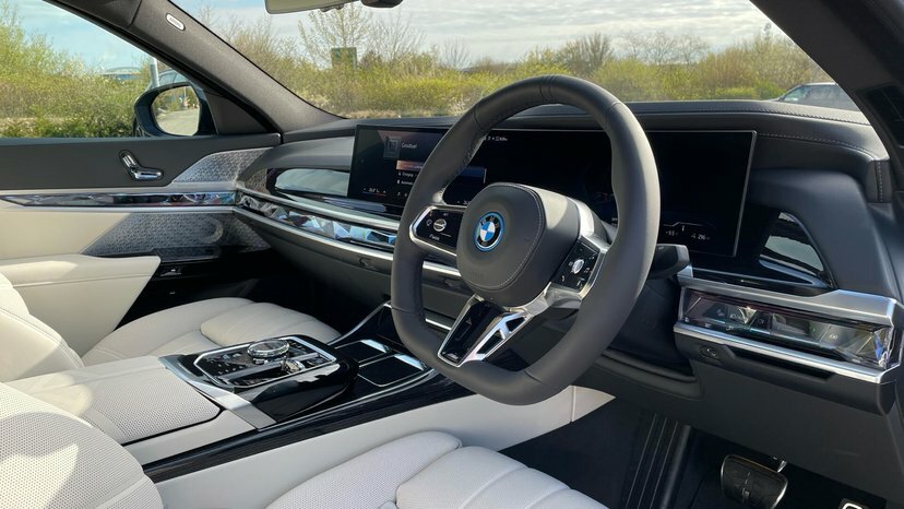 BMW i7 50 105.7Kwh M Sport Saloon Edriv Black #6