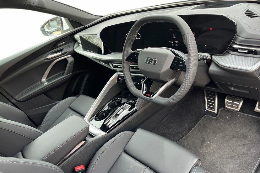 Audi Q5 2.0 E-hybrid 25.9Kwh S Line Suv Plug-in EK26BKN White #6