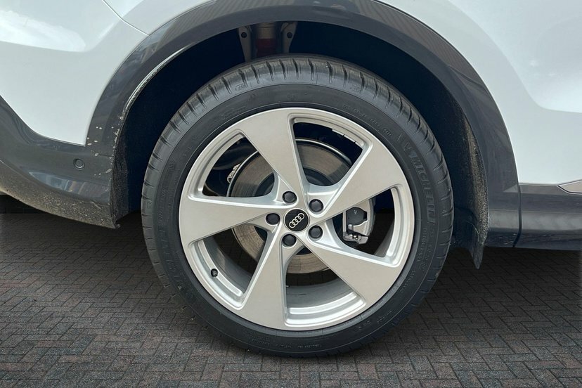 Audi Q5 2.0 E-hybrid 25.9Kwh S Line Suv Plug-in EK26BKN White #5