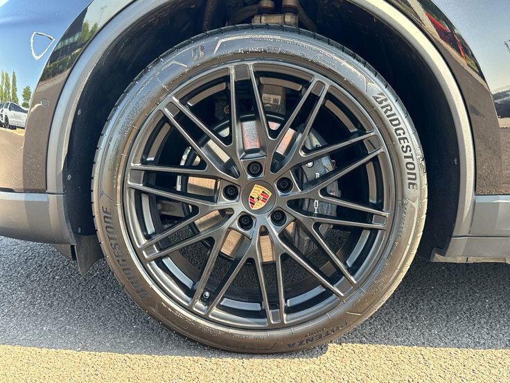 Porsche Macan 100Kwh 4 Suv 4Wd 408 Ps HY26YGF Black #6