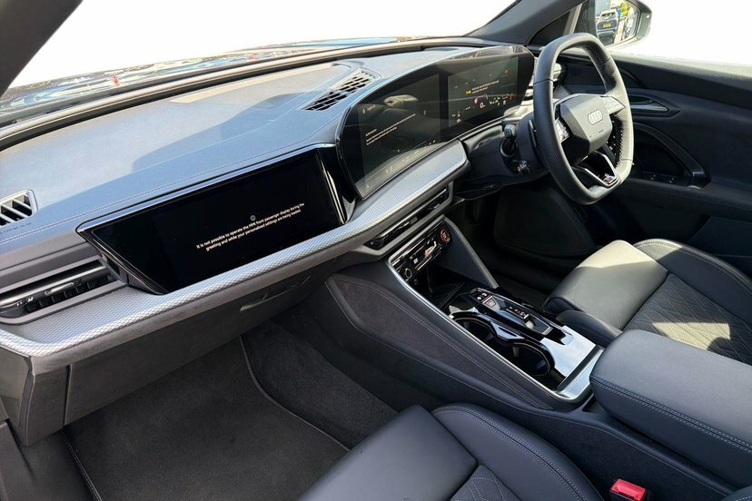 Audi Q5 2.0 Tdi Edition 1 Suv S Tronic Quattro EJ75YWR Black #2