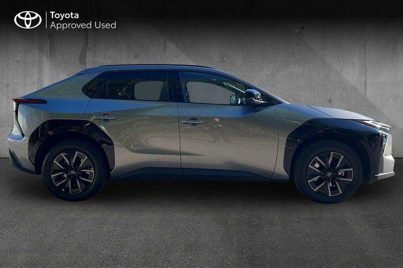 Toyota bZ4X 73.1Kwh Design Suv 224 Ps GL75SMU Silver #4