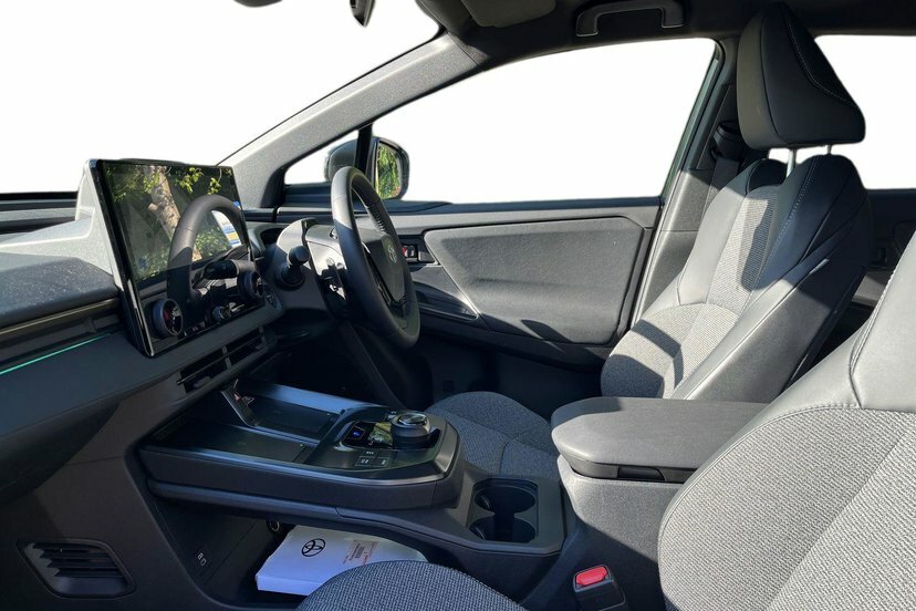 Toyota bZ4X 73.1Kwh Design Suv 224 Ps GL75SMU Silver #2