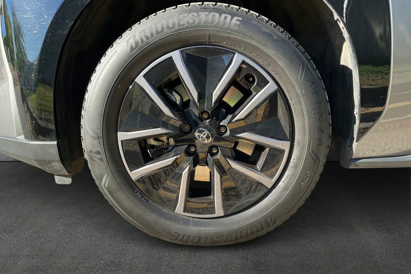 Toyota bZ4X 73.1Kwh Design Suv 224 Ps GL75SMU Silver #5