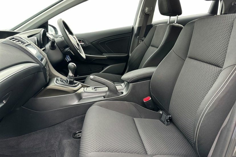 Honda Civic 1.8 I-vtec Se Plus Navi Hatchback Man Silver #2