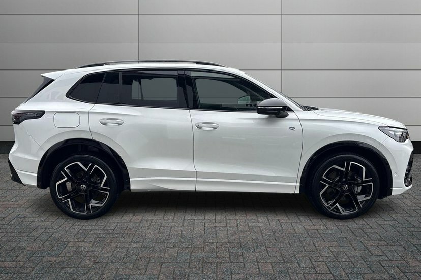 Volkswagen Tiguan 2.0 Tdi R-line Suv Dsg 150 Ps EO26ZKC White #4