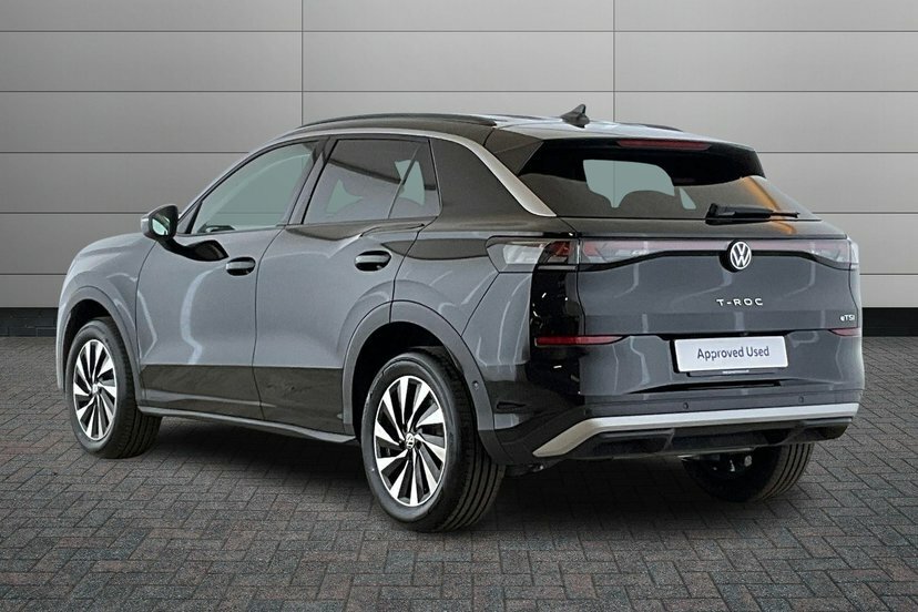 Volkswagen T-Roc 1.5 Etsi Mhev Life Suv Hybrid Dsg 150 AO26UGV Black #3