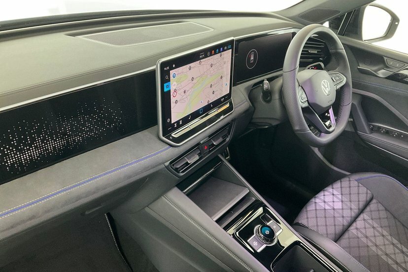 Volkswagen Tiguan 1.5 Etsi Mhev R-line Suv Hybrid Dsg 15 AO26UMD Grey #2