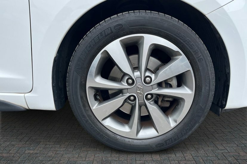 Hyundai I20 1.0 T-gdi Se Coupe 100 Ps White #5