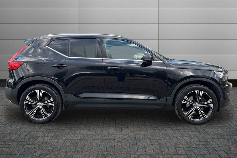 Volvo XC40 2.0 D4 Inscription Pro Suv Awd 19 Black #4