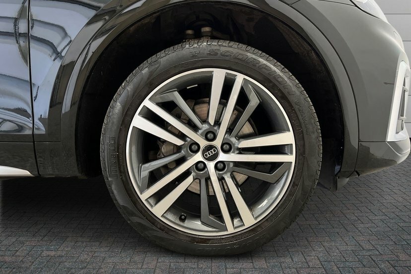 Audi Q5 2.0 Tdi 40 S Line Sportback S Tronic Qu AU23KSF Black #5