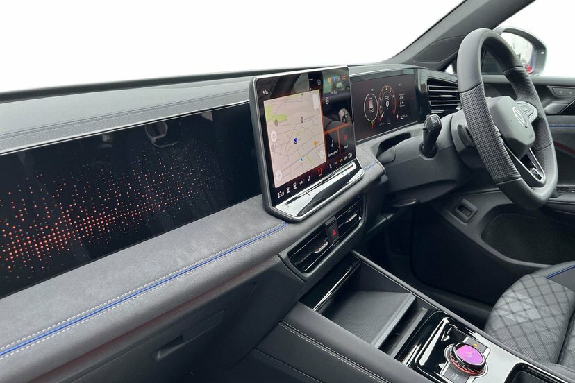Volkswagen Tiguan 1.5 Etsi Mhev R-line Suv Hybrid Dsg 15 LV26PCU Black #2
