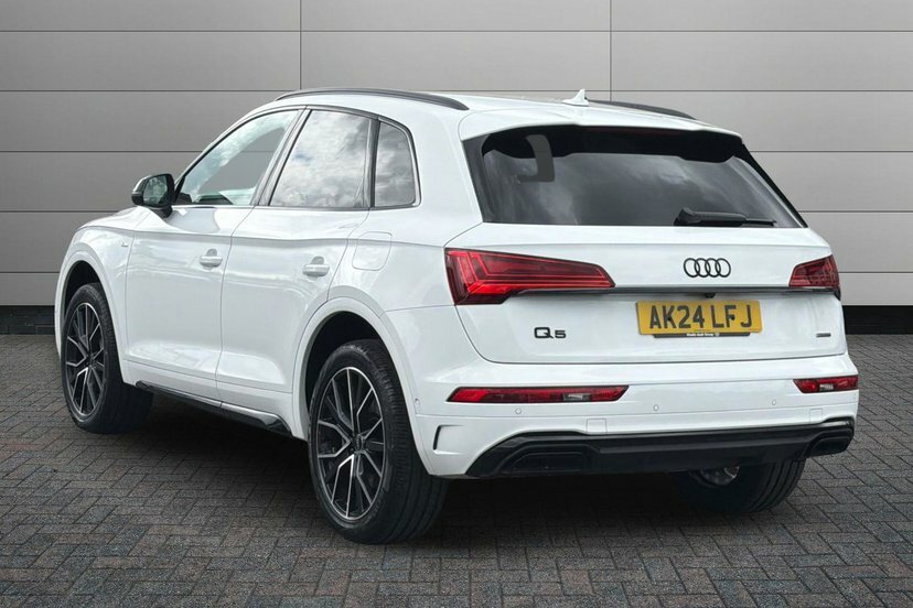 Audi Q5 2.0 Tfsie 50 Black Edition Suv Plug-in White #3