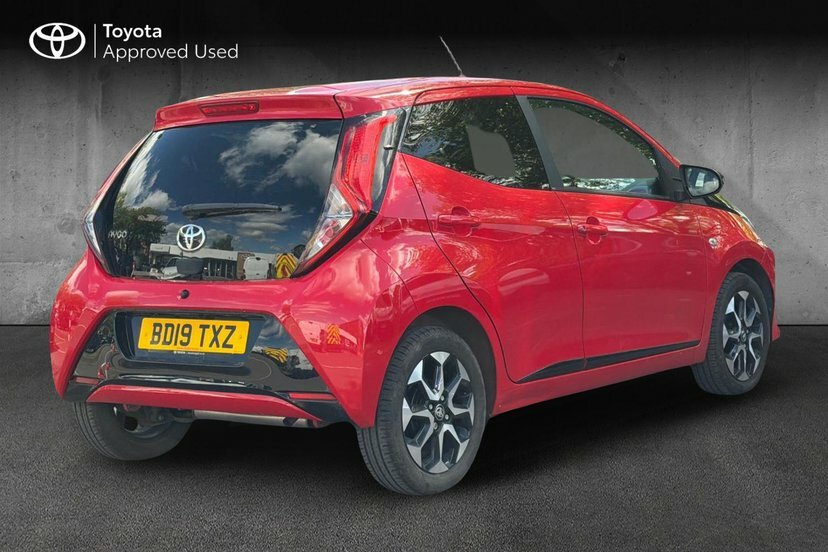 Toyota Aygo 1.0 Vvt-i X-trend Hatchback X-shift Sa Red #2