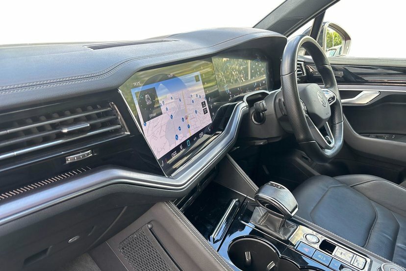 Volkswagen Touareg 3.0 Tdi V6 Black Edition Suv Tiptronic FN73VBE Red #2