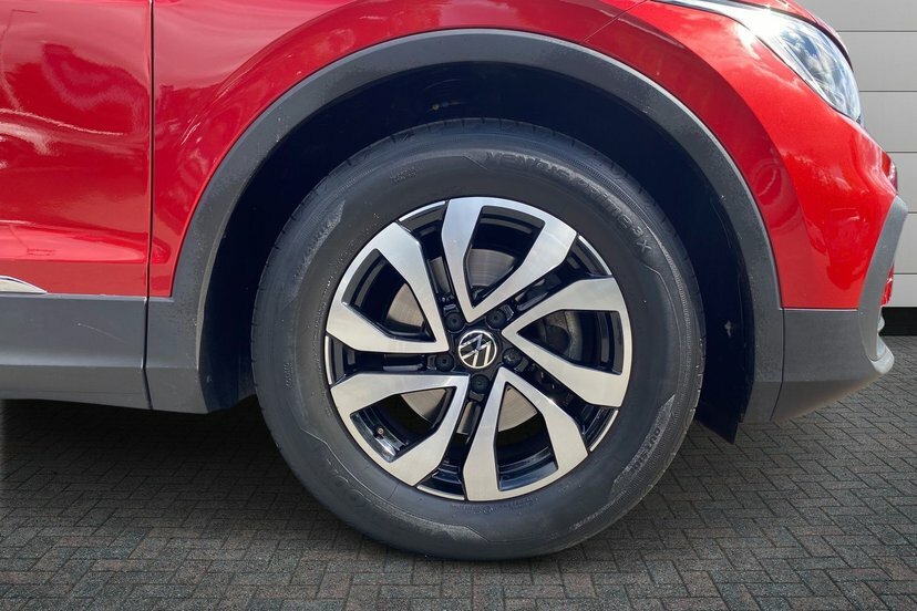 Volkswagen Tiguan 1.5 Tsi Active Suv 150 Ps Red #5
