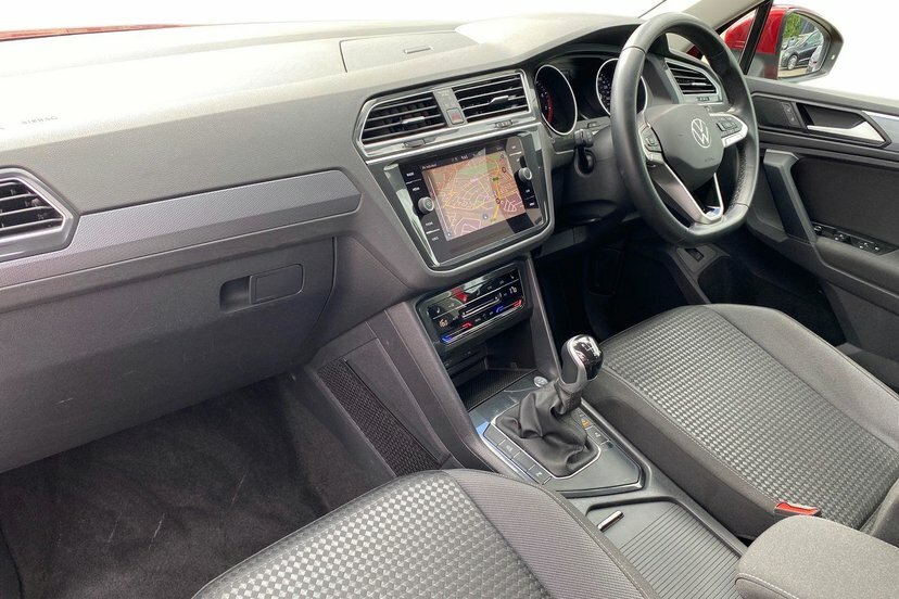 Volkswagen Tiguan 1.5 Tsi Active Suv 150 Ps Red #2