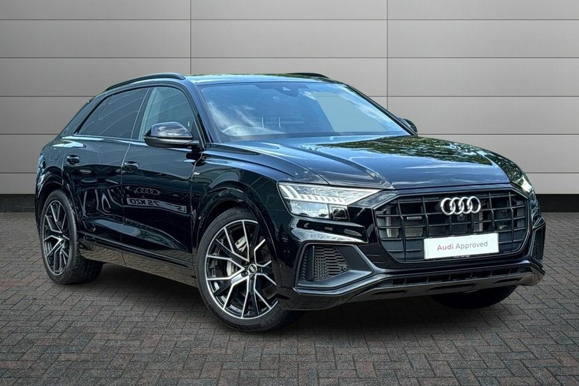 Audi Q8 e tron 3.0 Tfsie V6 55 Black Edition Suv Plug- Black