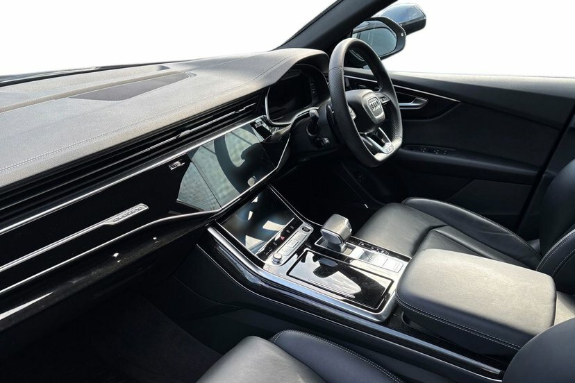 Audi Q8 e tron 3.0 Tfsie V6 55 Black Edition Suv Plug- Black #2