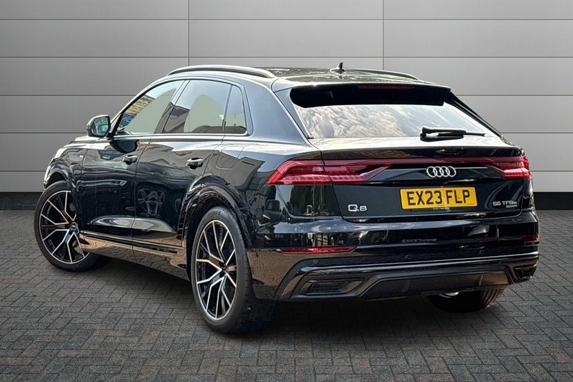 Audi Q8 e tron 3.0 Tfsie V6 55 Black Edition Suv Plug- Black #3