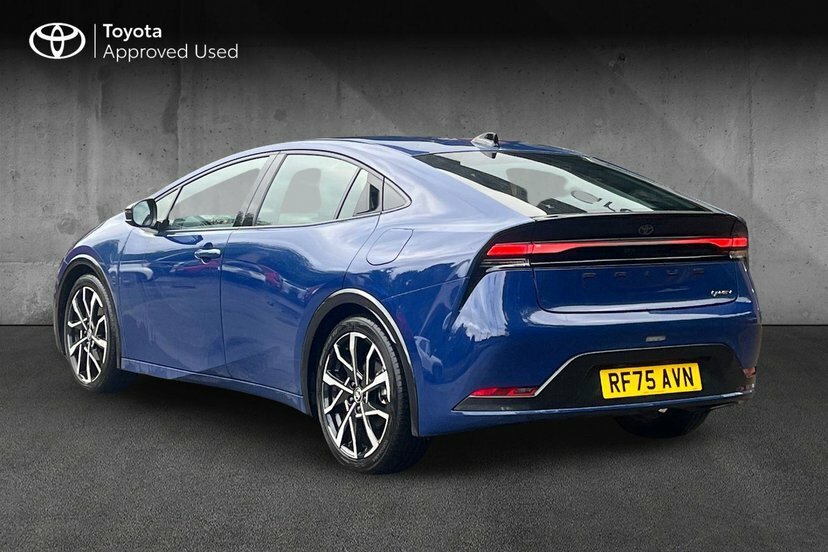 Toyota Prius 2.0 13.6Kwh Excel Hatchback Plug-in Hyb RF75AVN #4