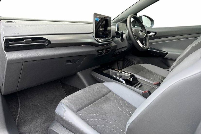 Volkswagen ID.4 Pure 52Kwh Match Suv 170 Ps LN26JUW Black #2
