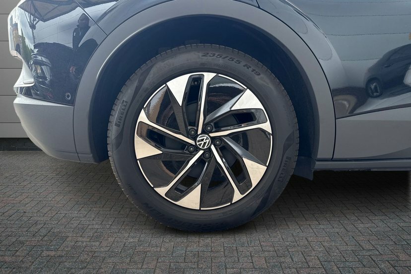 Volkswagen ID.4 Pure 52Kwh Match Suv 170 Ps LN26JUW Black #5