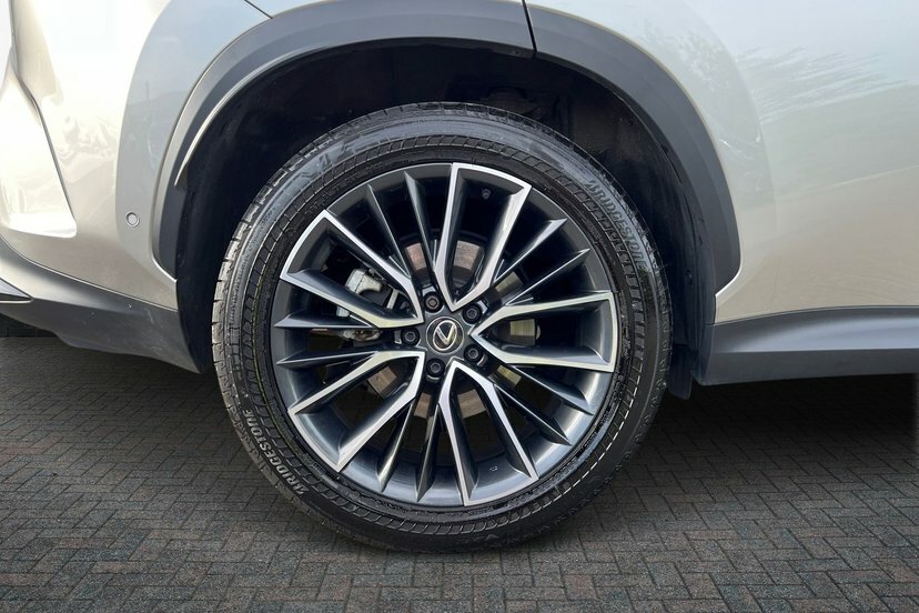 Lexus NX 2.5 350H Takumi Suv Hybrid E-cvt Fwd 2 FM73TXY Silver #5