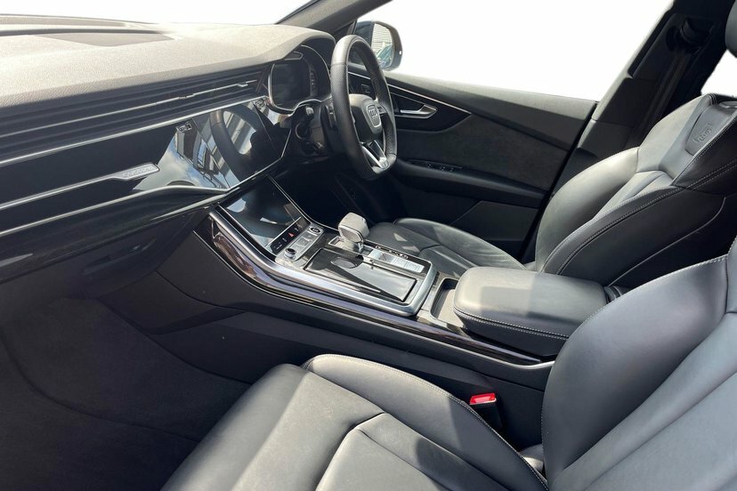 Audi Q8 3.0 Tfsi V6 55 Black Edition Suv Tiptro WN72RZS Black #2