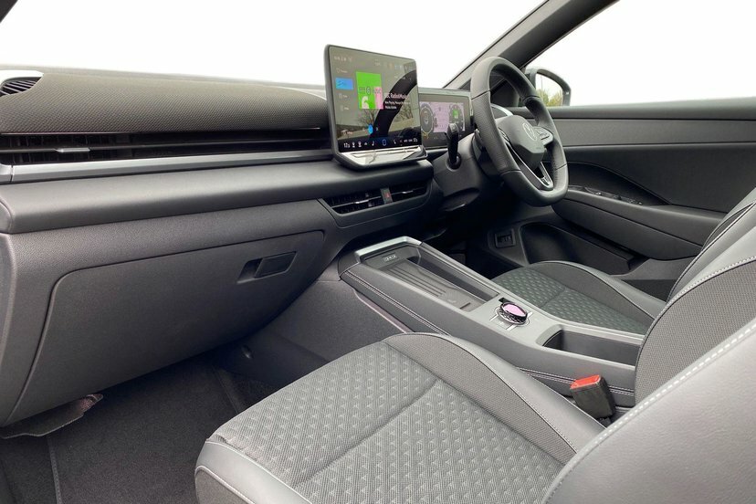 Volkswagen T-Roc 1.5 Etsi Mhev R-line Suv Hybrid Dsg 15 LS26KYJ Black #2