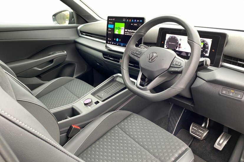 Volkswagen T-Roc 1.5 Etsi Mhev R-line Suv Hybrid Dsg 15 LS26KYJ Black #6
