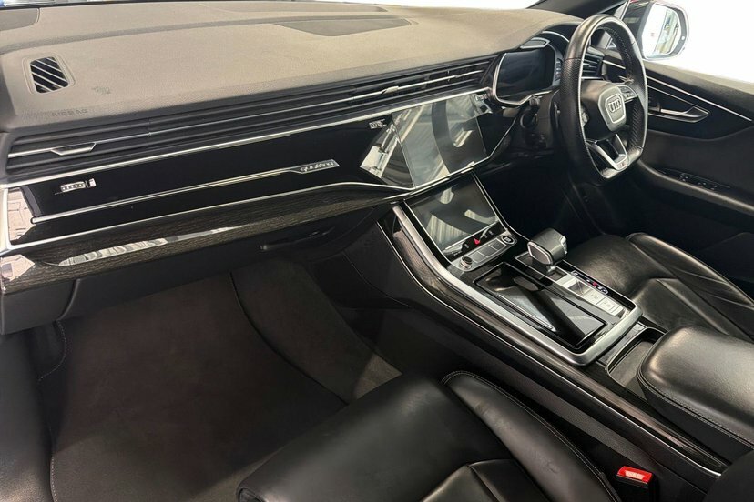 Audi Q8 3.0 Tfsi V6 55 Black Edition Suv Tiptro EA22KCZ Black #2