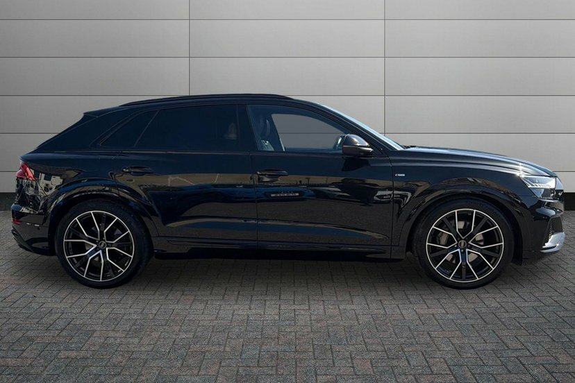 Audi Q8 3.0 Tfsi V6 55 Black Edition Suv Tiptro EA22KCZ Black #4