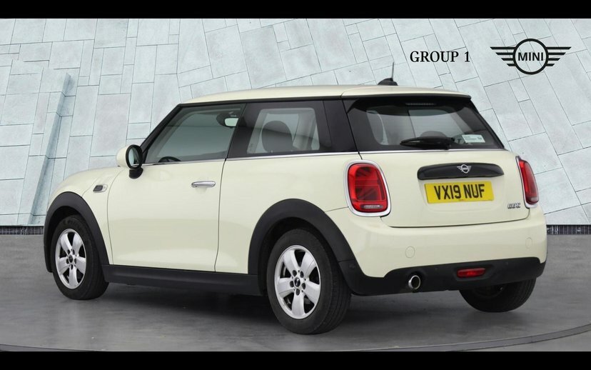 Mini Hatch 3-Door Hatch Cooper Classic VX19NUF White #2