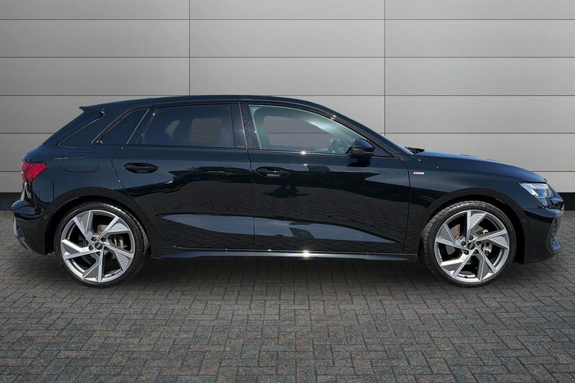Audi A3 1.5 Tfsi Black Edition Sportback S Tron KJ25BDE Black #4