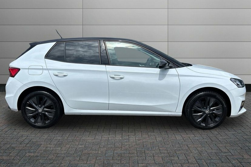 Skoda Fabia 1.0 Tsi Design Edition Hatchback EX26AKP White #4