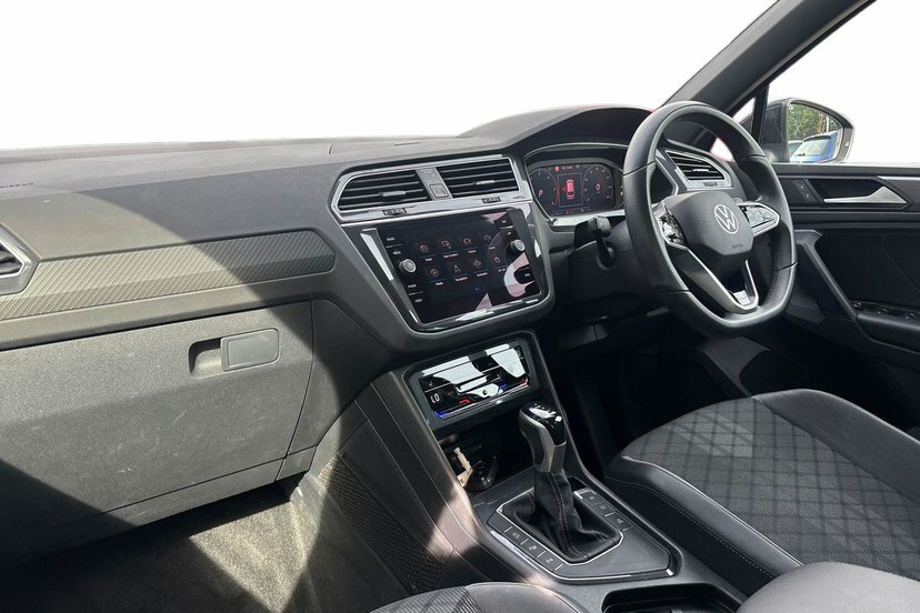 Volkswagen Tiguan 2.0 Tdi R-line Edition Suv Dsg 150 Ps DE23OSC Black #2