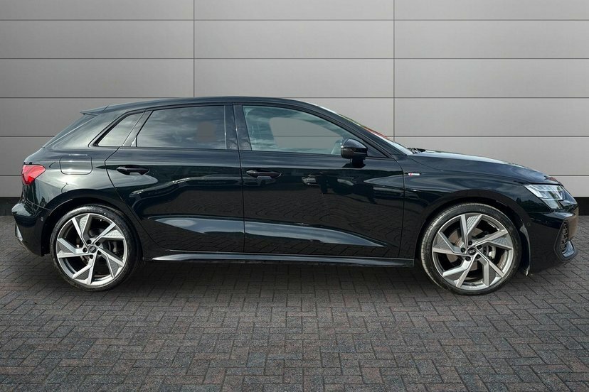 Audi A3 1.5 Tfsi 35 Black Edition Sportback S T KR25WNV Black #4