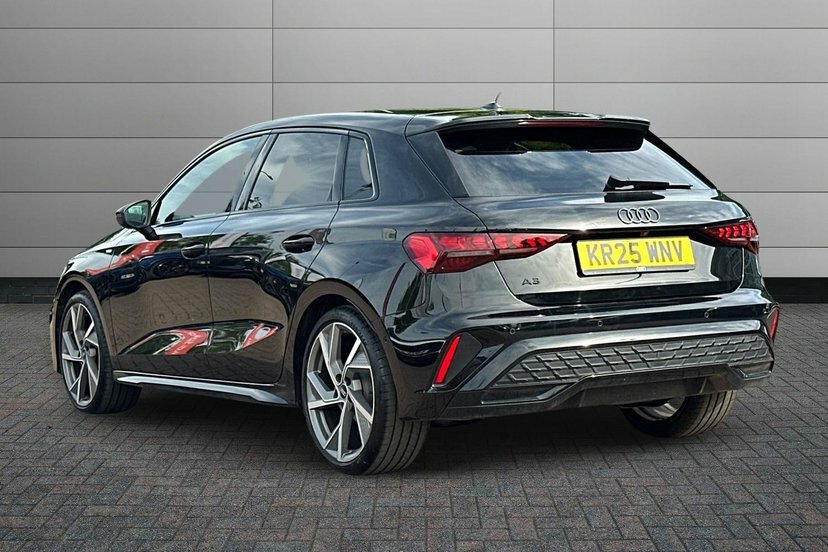 Audi A3 1.5 Tfsi 35 Black Edition Sportback S T KR25WNV Black #3