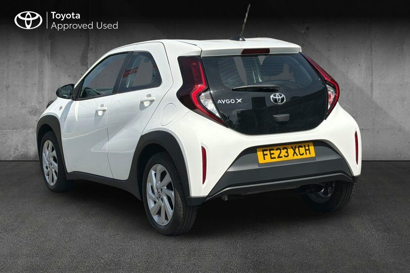 Toyota Aygo X 1.0 Vvt-i Pure Hatchback 72 Ps FE23XCH White #4