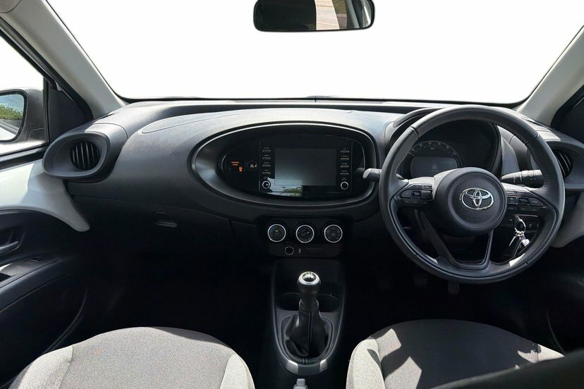 Toyota Aygo X 1.0 Vvt-i Pure Hatchback 72 Ps FE23XCH White #5