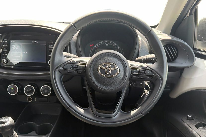 Toyota Aygo X 1.0 Vvt-i Pure Hatchback 72 Ps FE23XCH White #6