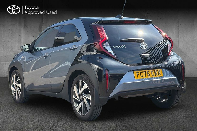 Toyota Aygo X 1.0 Vvt-i Edge Hatchback 72 Ps FG75CKX Black #4