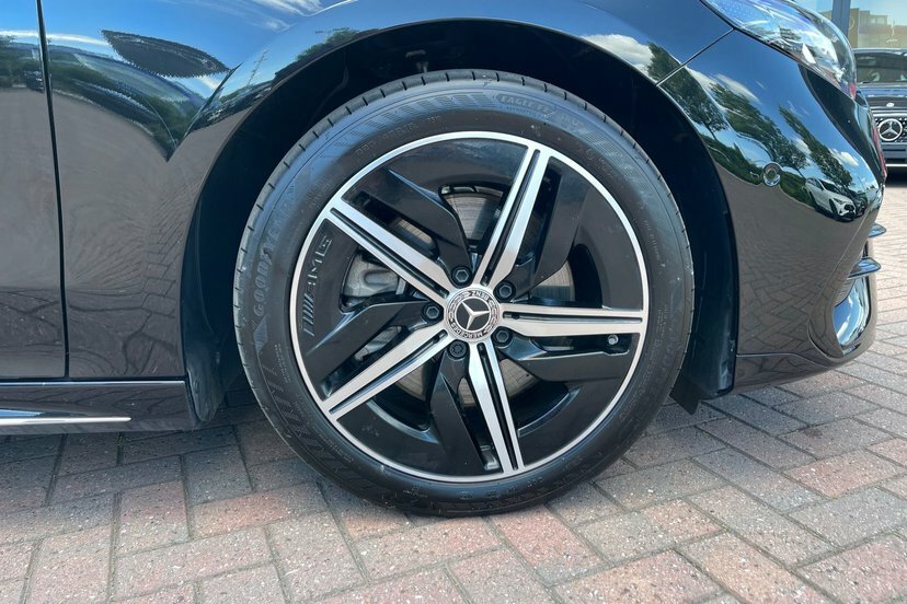 Mercedes-Benz CLA Class Cla250 Amg Line Edition Saloon KN75WUM Black #4