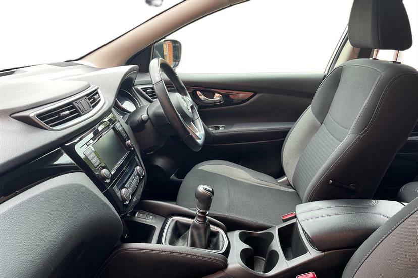 Nissan Qashqai 1.3 Dig-t Acenta Premium VE70ZNW White #2