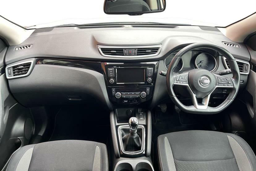Nissan Qashqai 1.3 Dig-t Acenta Premium VE70ZNW White #6