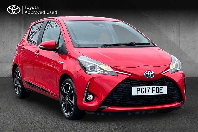 Toyota Yaris 1.5 Hybrid Design Cvt Red