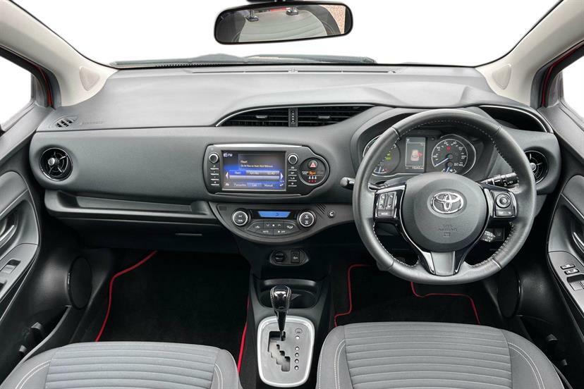 Toyota Yaris 1.5 Hybrid Design Cvt Red #6