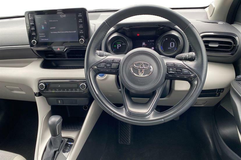 Toyota Yaris 1.5 Hybrid Excel Cvt KM22RUR Black #6