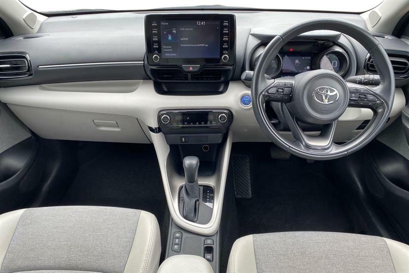 Toyota Yaris 1.5 Hybrid Excel Cvt KM22RUR Black #5